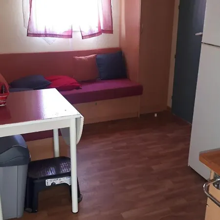 Camping Mobilhome 4/5 P Hyeres 83400 Entierement Equipe Tt Confort Refait A Neuf Parc Aquatique Geant A 300M De La Plage *